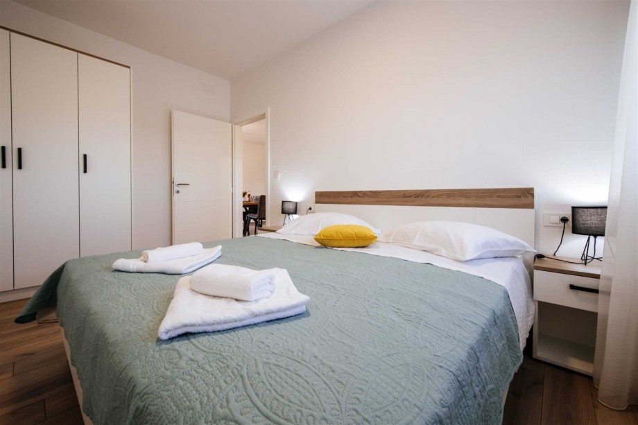Crowonder Sun Dance Apartments- Apartment A2 with Heated Swimming Pool, Seaview and Green Garden