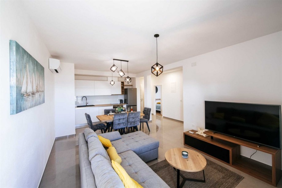 Crowonder Sun Dance Apartments- Apartment A2 with Heated Swimming Pool, Seaview and Green Garden