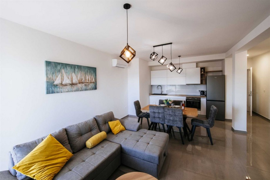 Crowonder Sun Dance Apartments- Apartment A2 with Heated Swimming Pool, Seaview and Green Garden
