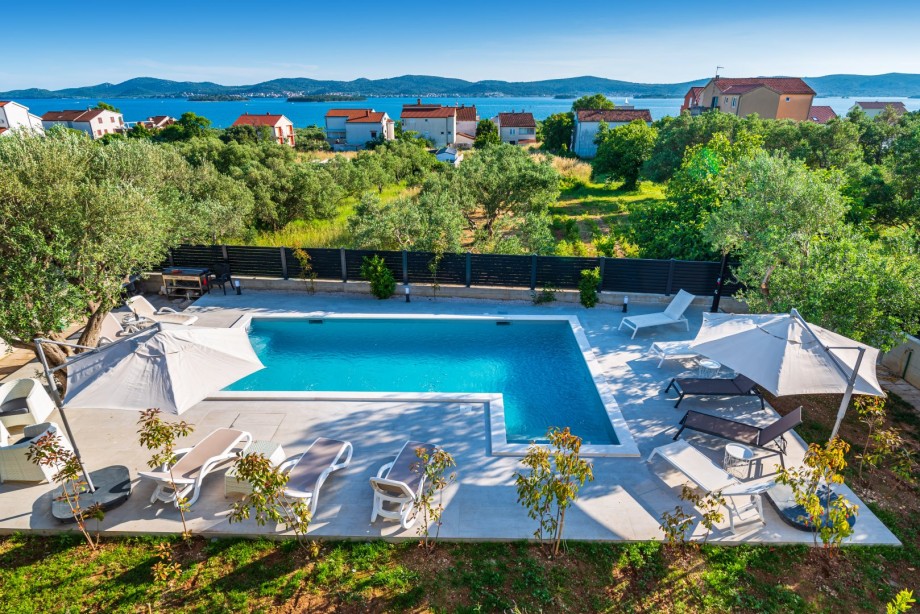 Crowonder Sun Dance Apartments-  Apartment A1 with Heated Swimming Pool, Seaview and Green Garden