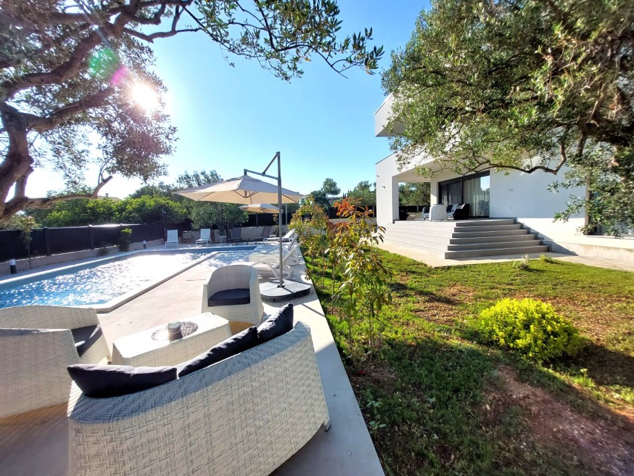 Crowonder Sun Dance Apartments-  Apartment A1 with Heated Swimming Pool, Seaview and Green Garden