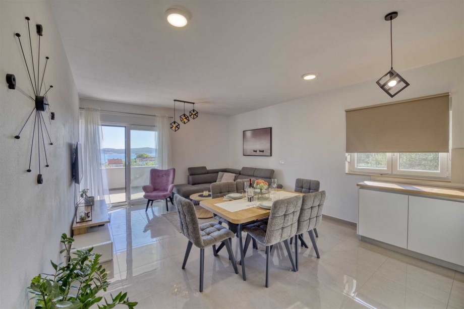 Crowonder Sun Dance Apartments-  Apartment A1 with Heated Swimming Pool, Seaview and Green Garden