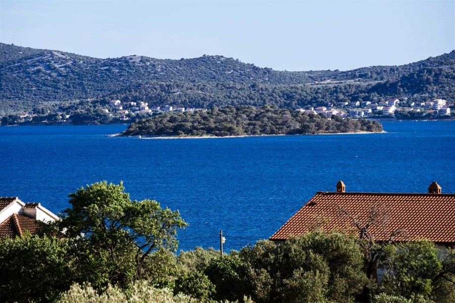 Crowonder Sun Dance Apartments-  Apartment A1 with Heated Swimming Pool, Seaview and Green Garden