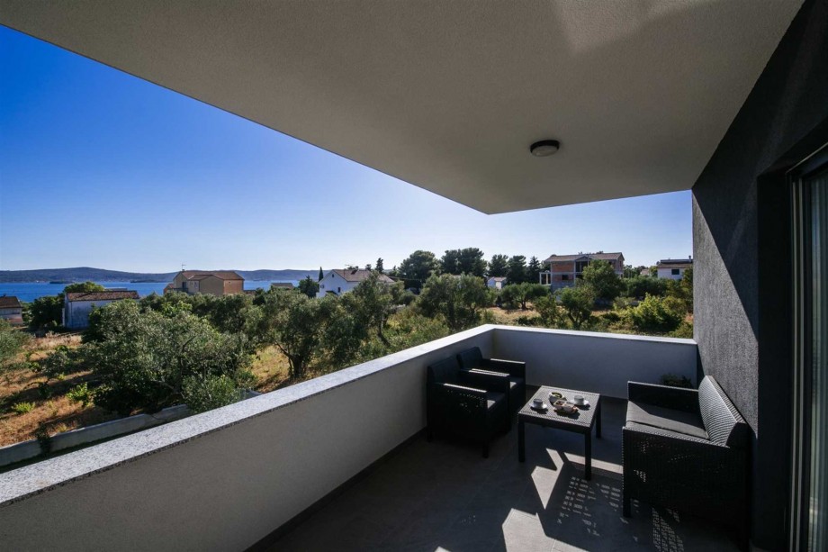 Crowonder Sun Dance Apartments-  Apartment A1 with Heated Swimming Pool, Seaview and Green Garden