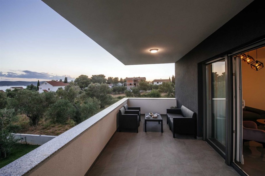 Crowonder Sun Dance Apartments-  Apartment A1 with Heated Swimming Pool, Seaview and Green Garden