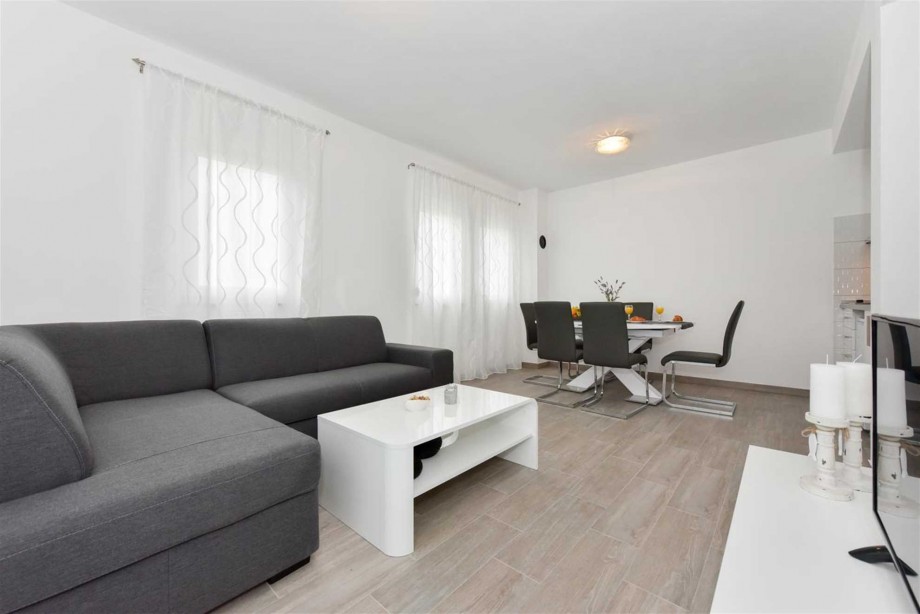 CROWONDER Luxury Vir Apartments- Apartment A3 with Sea View