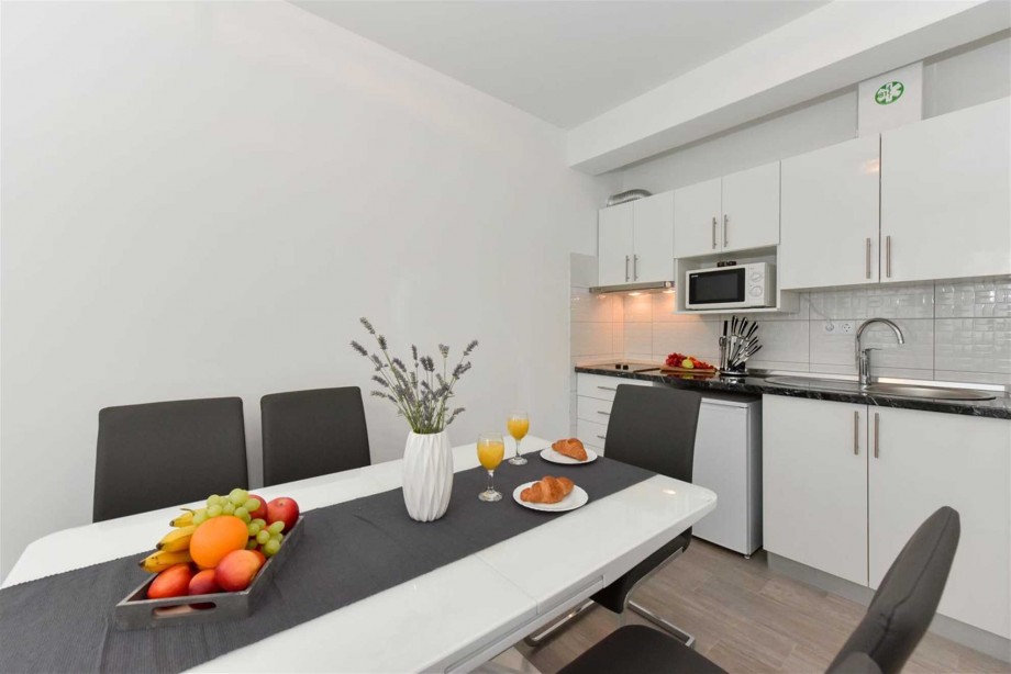 CROWONDER Luxury Vir Apartments- Apartment A3 with Sea View