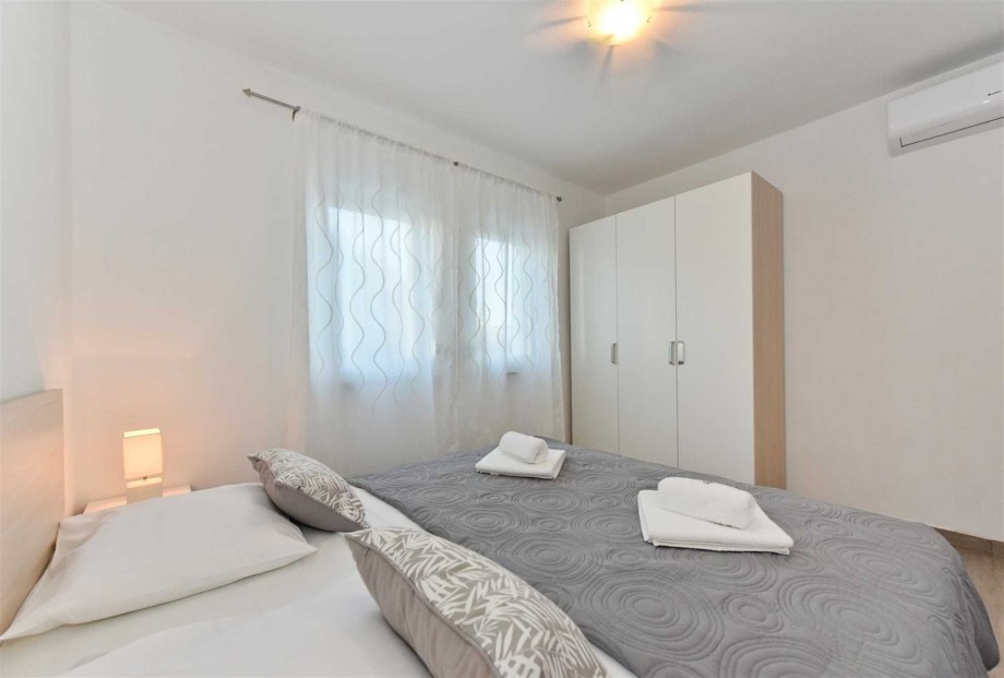 CROWONDER Luxury Vir Apartments- Apartment A3 with Sea View