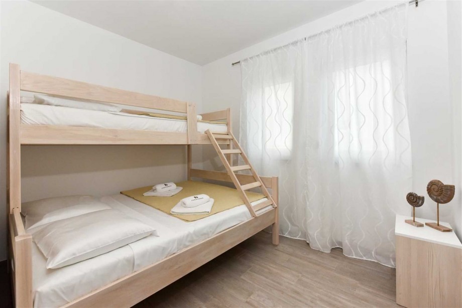 CROWONDER Luxury Vir Apartments- Apartment A3 with Sea View