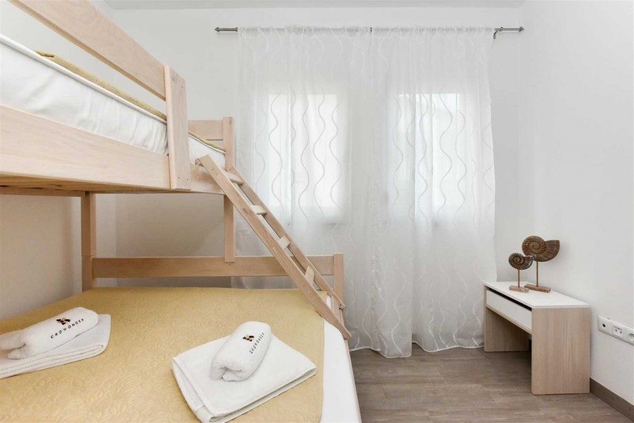 CROWONDER Luxury Vir Apartments- Apartment A3 with Sea View