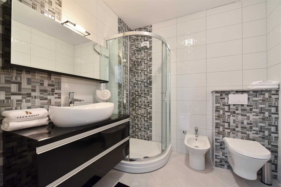 CROWONDER Luxury Vir Apartments- Apartment A3 with Sea View