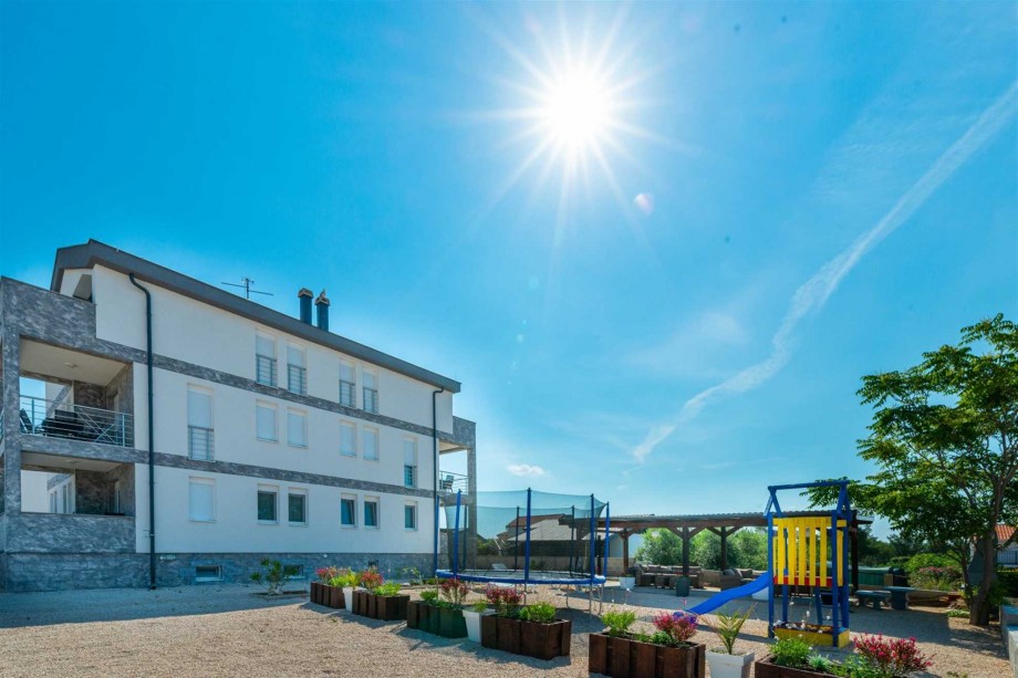 CROWONDER Luxury Vir Apartments- Apartment A2 with Sea View