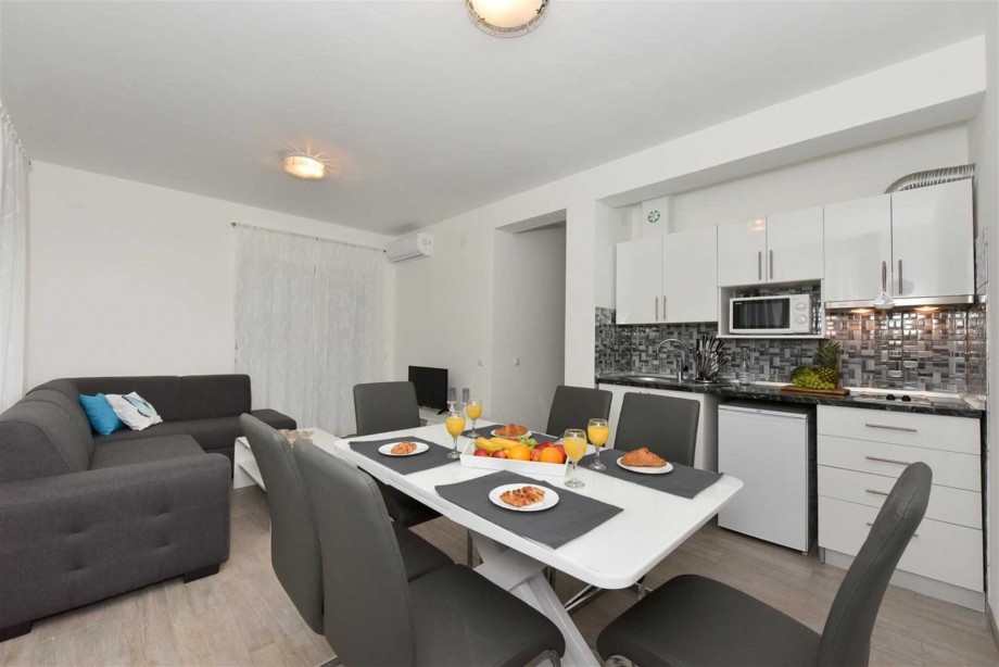 CROWONDER Luxury Vir Apartments- Apartment A4 with Sea View