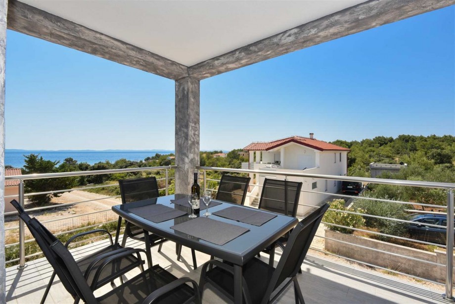 CROWONDER Luxury Vir Apartments- Apartment A4 with Sea View