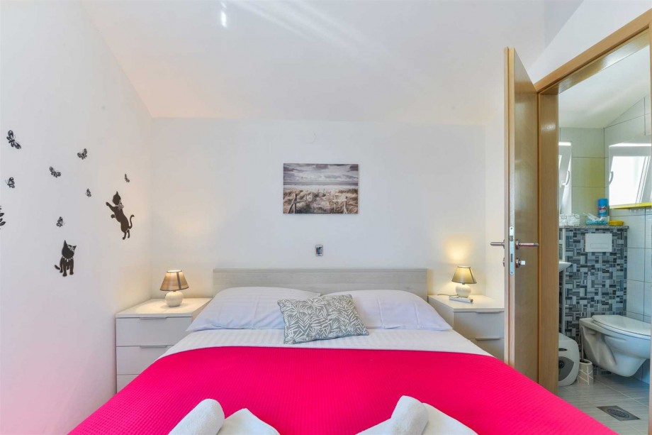 CROWONDER Luxury Vir Apartments- Apartment A6 with Sea View