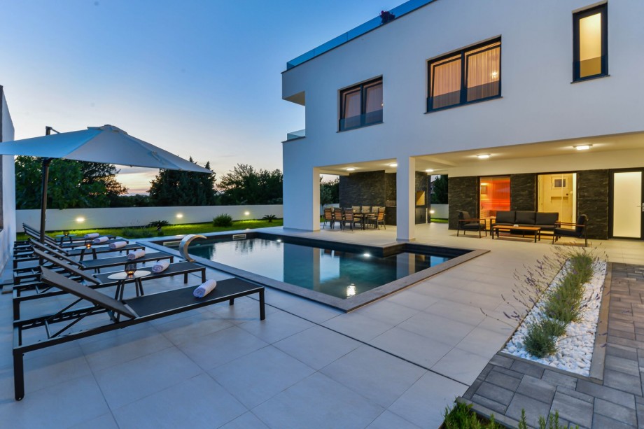 Crowonder Mila Prestige Villa with a Heated Swimming Pool, Sauna and Jacuzzi on the Rooftop