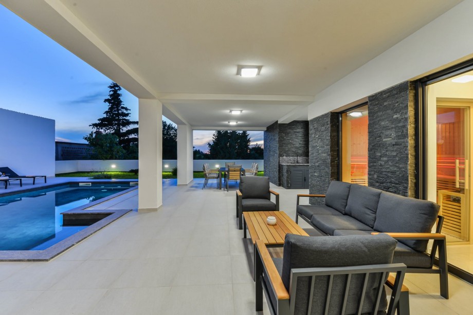Crowonder Mila Prestige Villa with a Heated Swimming Pool, Sauna and Jacuzzi on the Rooftop