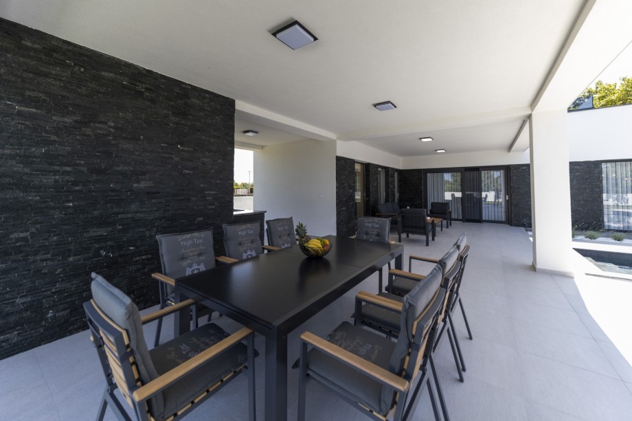 Crowonder Mila Prestige Villa with a Heated Swimming Pool, Sauna and Jacuzzi on the Rooftop
