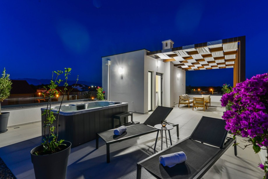 Crowonder Mila Prestige Villa with a Heated Swimming Pool, Sauna and Jacuzzi on the Rooftop