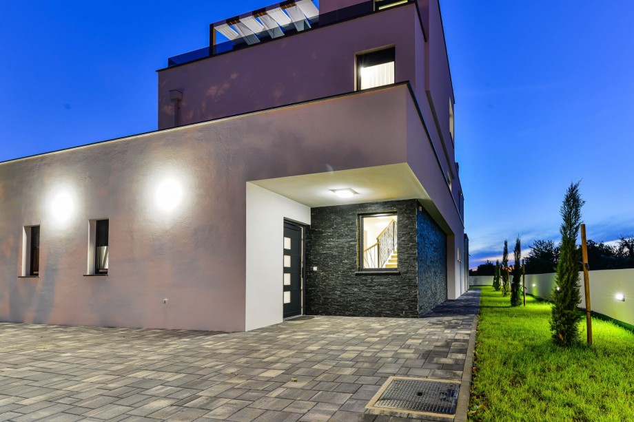 Crowonder Mila Prestige Villa with a Heated Swimming Pool, Sauna and Jacuzzi on the Rooftop
