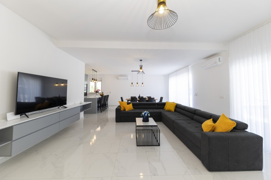 Crowonder Mila Prestige Villa with a Heated Swimming Pool, Sauna and Jacuzzi on the Rooftop