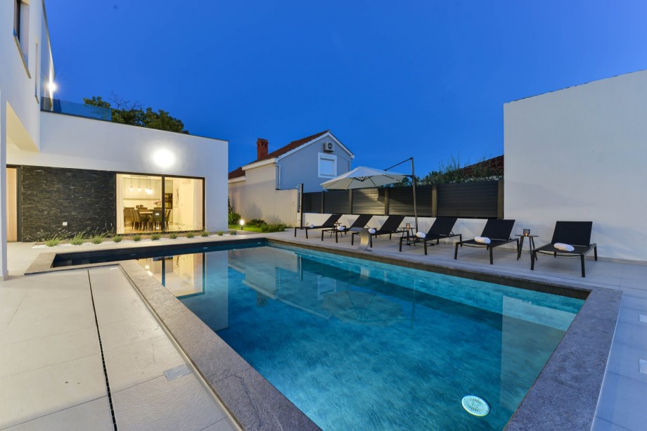 Crowonder Mila Prestige Villa with a Heated Swimming Pool, Sauna and Jacuzzi on the Rooftop