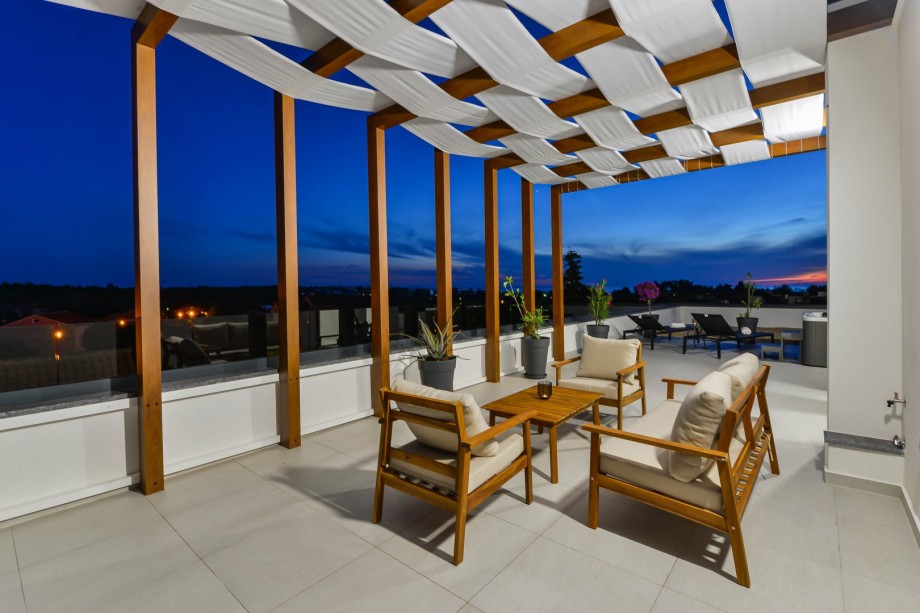 Crowonder Mila Prestige Villa with a Heated Swimming Pool, Sauna and Jacuzzi on the Rooftop