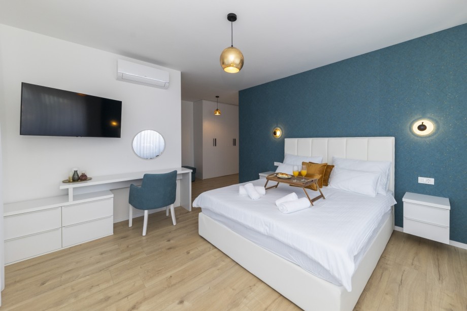 Crowonder Mila Prestige Villa with a Heated Swimming Pool, Sauna and Jacuzzi on the Rooftop