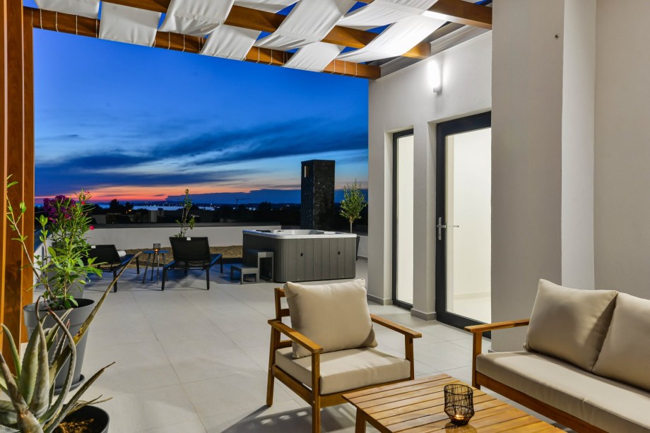 Crowonder Mila Prestige Villa with a Heated Swimming Pool, Sauna and Jacuzzi on the Rooftop