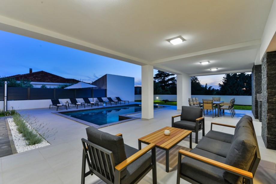Crowonder Mila Prestige Villa with a Heated Swimming Pool, Sauna and Jacuzzi on the Rooftop