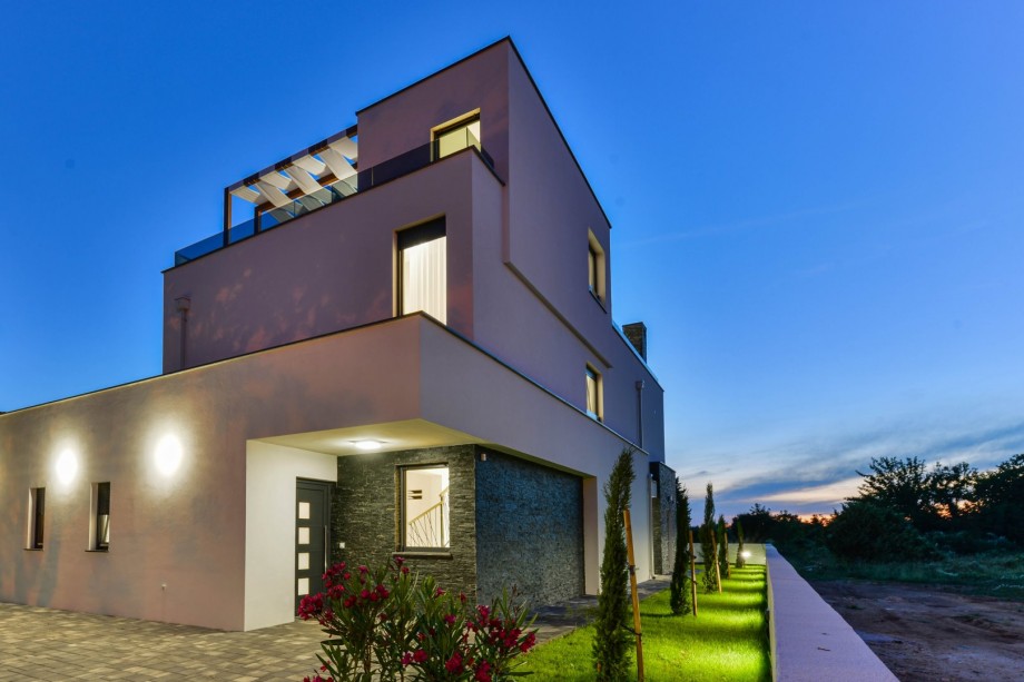 Crowonder Mila Prestige Villa with a Heated Swimming Pool, Sauna and Jacuzzi on the Rooftop