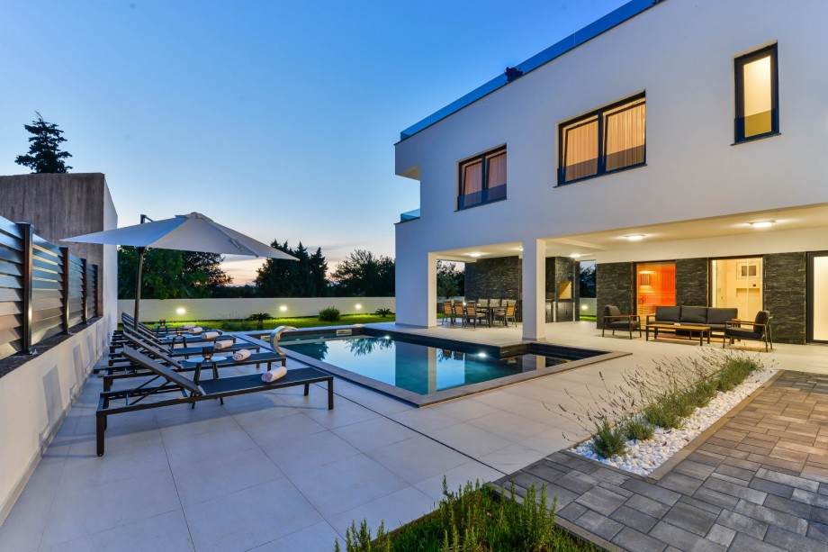 Crowonder Mila Prestige Villa with a Heated Swimming Pool, Sauna and Jacuzzi on the Rooftop