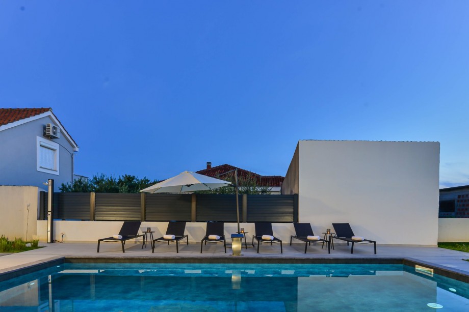 Crowonder Mila Prestige Villa with a Heated Swimming Pool, Sauna and Jacuzzi on the Rooftop