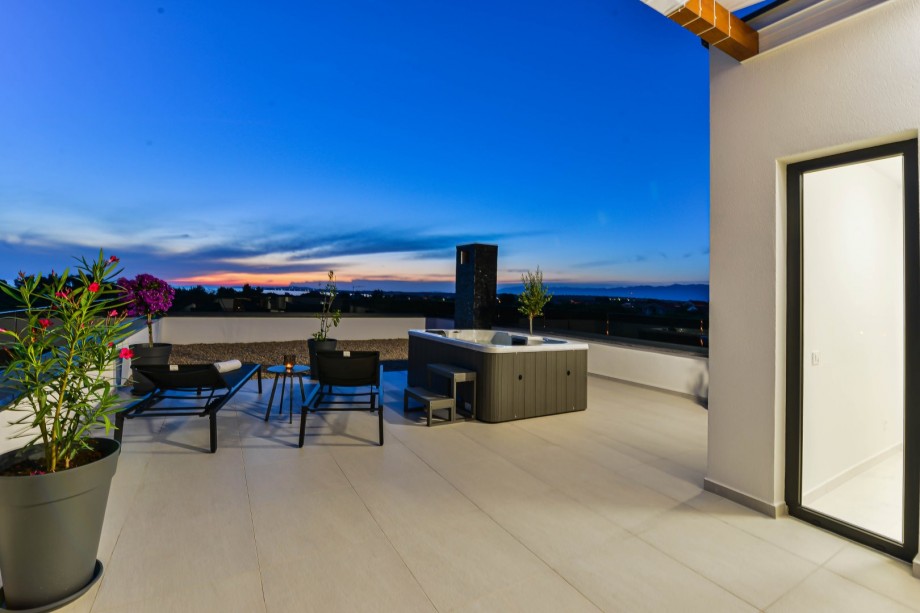 Crowonder Mila Prestige Villa with a Heated Swimming Pool, Sauna and Jacuzzi on the Rooftop