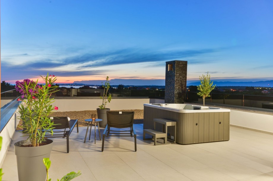 Crowonder Mila Prestige Villa with a Heated Swimming Pool, Sauna and Jacuzzi on the Rooftop
