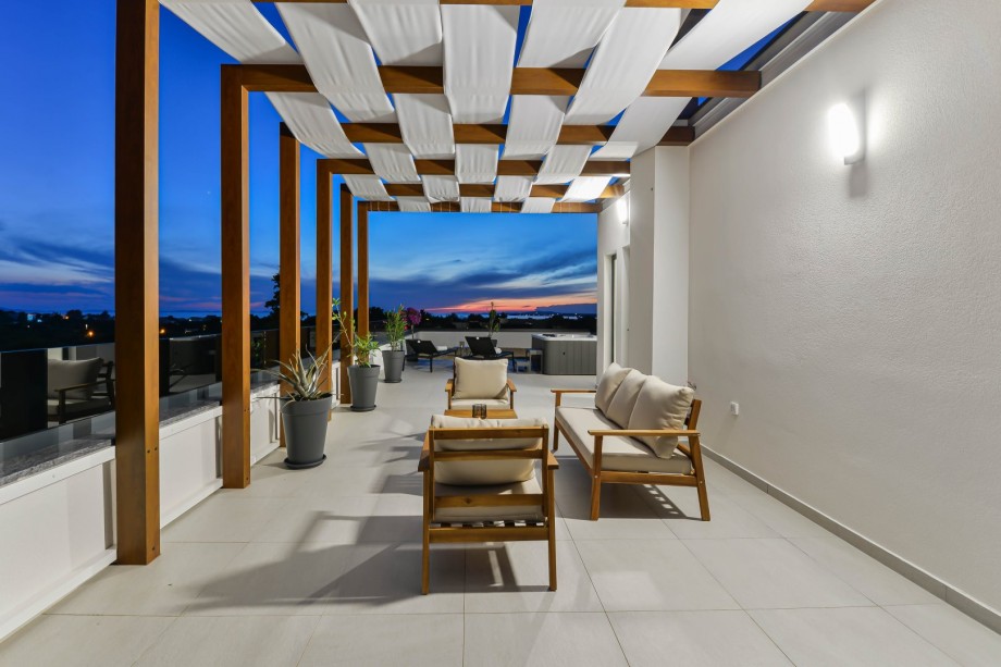 Crowonder Mila Prestige Villa with a Heated Swimming Pool, Sauna and Jacuzzi on the Rooftop