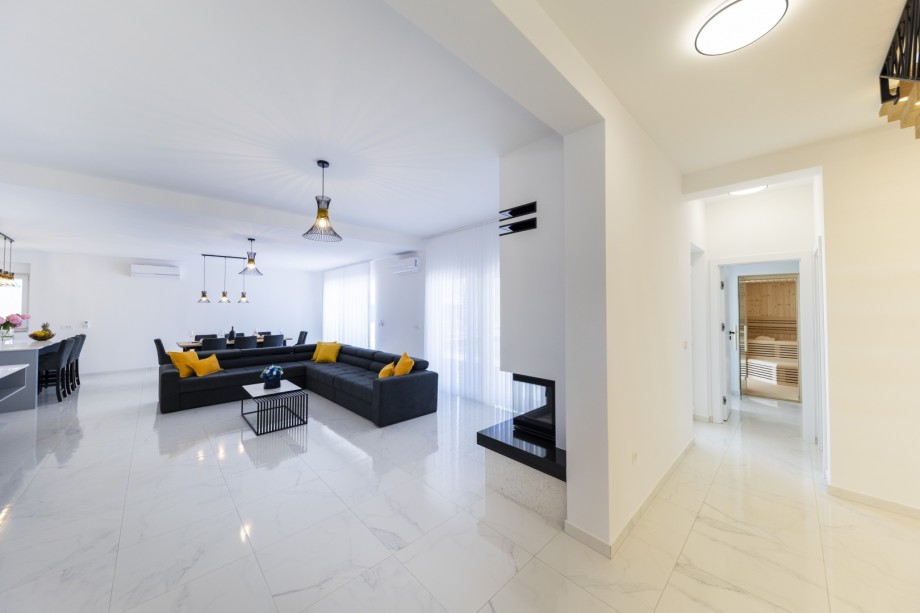 Crowonder Mila Prestige Villa with a Heated Swimming Pool, Sauna and Jacuzzi on the Rooftop