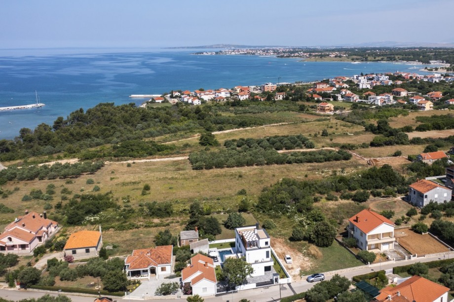 Crowonder Mila Prestige Villa with a Heated Swimming Pool, Sauna and Jacuzzi on the Rooftop