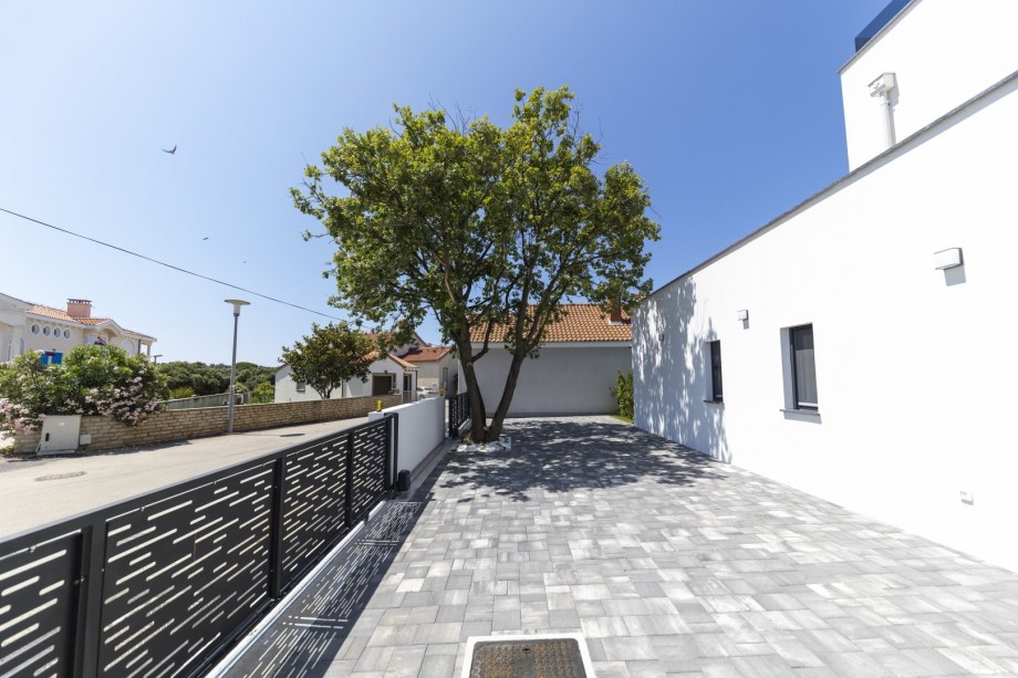 Crowonder Mila Prestige Villa with a Heated Swimming Pool, Sauna and Jacuzzi on the Rooftop