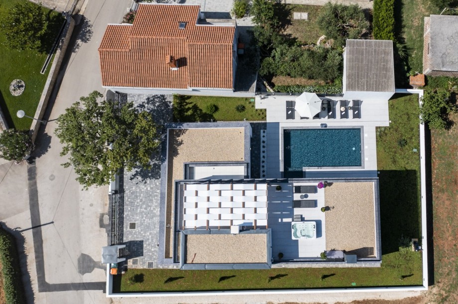 Crowonder Mila Prestige Villa with a Heated Swimming Pool, Sauna and Jacuzzi on the Rooftop