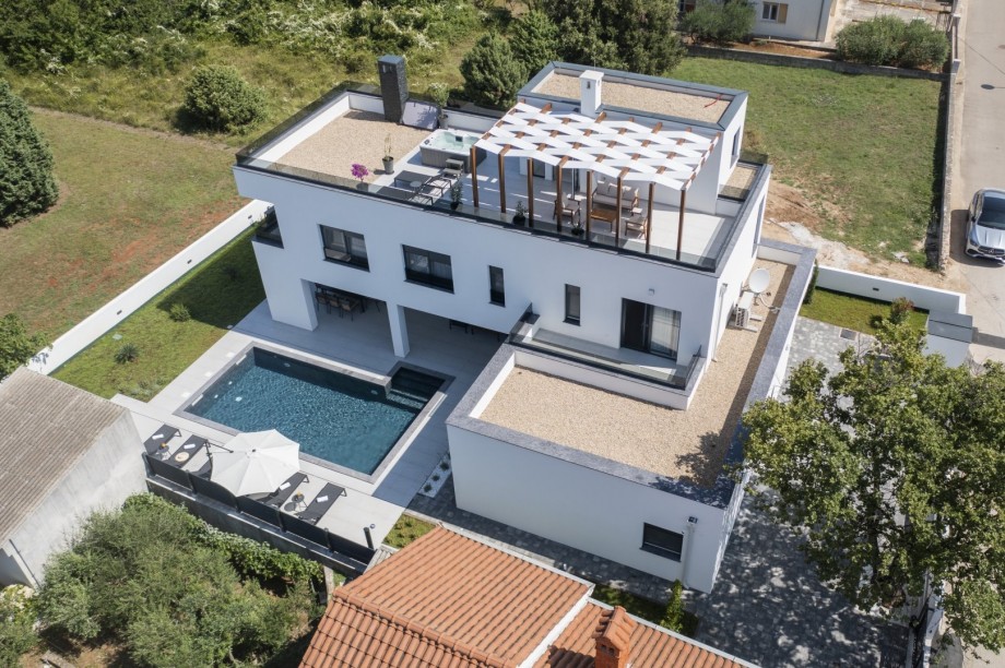 Crowonder Mila Prestige Villa with a Heated Swimming Pool, Sauna and Jacuzzi on the Rooftop