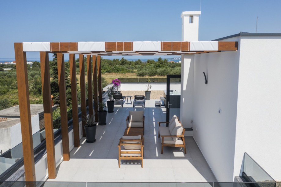 Crowonder Mila Prestige Villa with a Heated Swimming Pool, Sauna and Jacuzzi on the Rooftop
