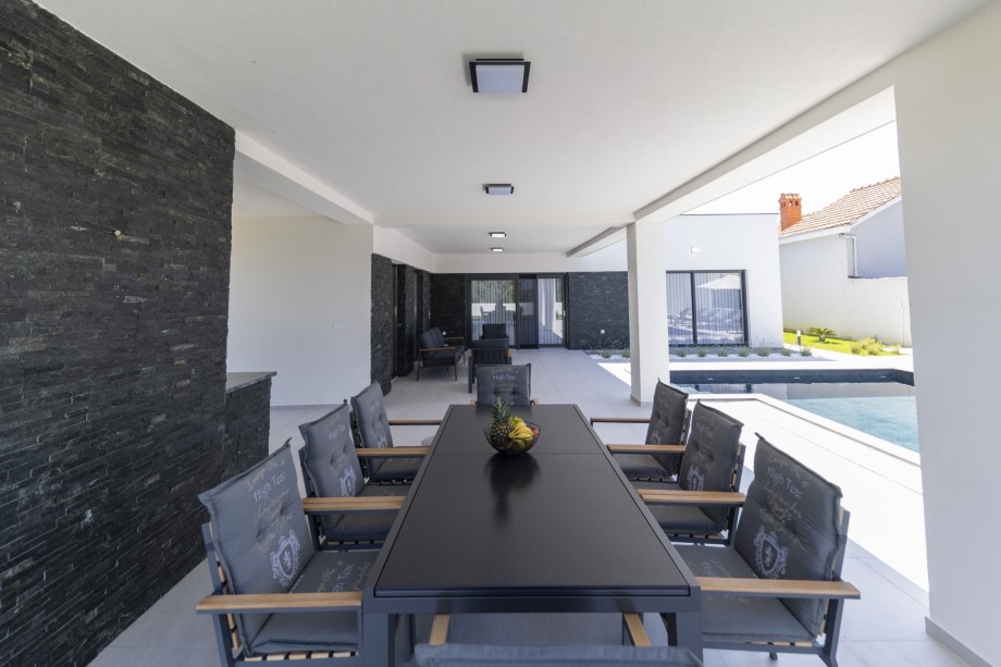 Crowonder Mila Prestige Villa with a Heated Swimming Pool, Sauna and Jacuzzi on the Rooftop