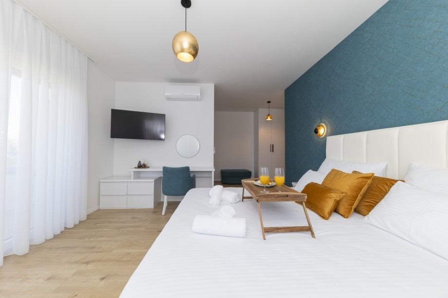 Crowonder Mila Prestige Villa with a Heated Swimming Pool, Sauna and Jacuzzi on the Rooftop