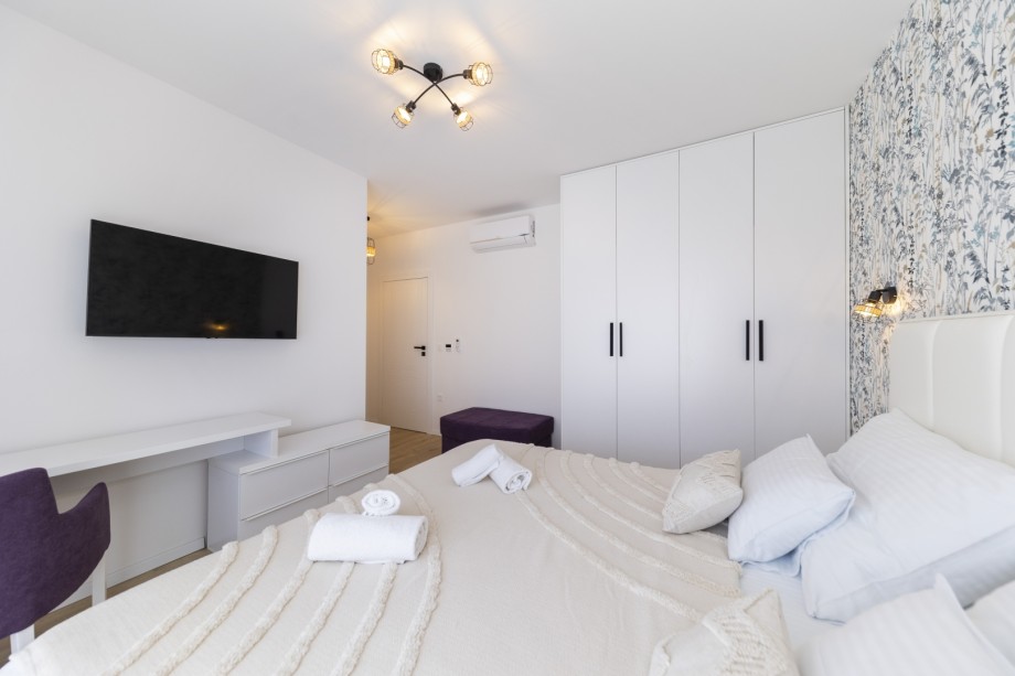 Crowonder Mila Prestige Villa with a Heated Swimming Pool, Sauna and Jacuzzi on the Rooftop