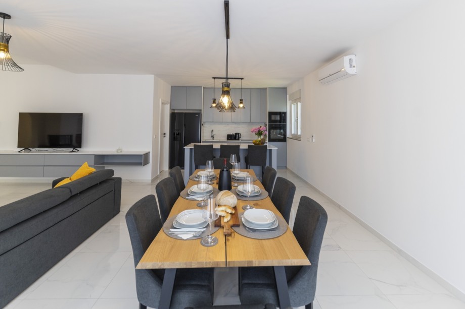 Crowonder Mila Prestige Villa with a Heated Swimming Pool, Sauna and Jacuzzi on the Rooftop