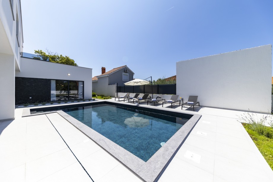 Crowonder Mila Prestige Villa with a Heated Swimming Pool, Sauna and Jacuzzi on the Rooftop