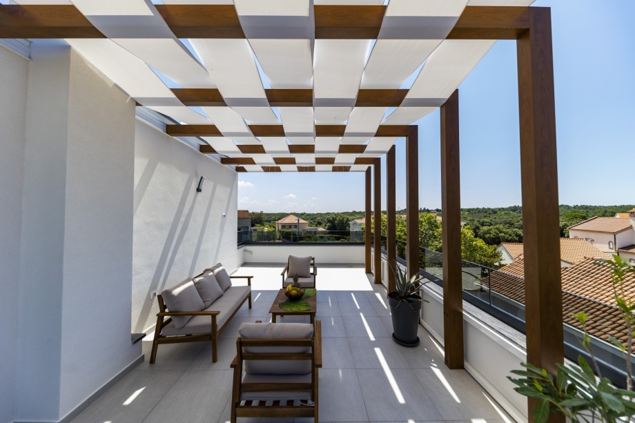 Crowonder Mila Prestige Villa with a Heated Swimming Pool, Sauna and Jacuzzi on the Rooftop