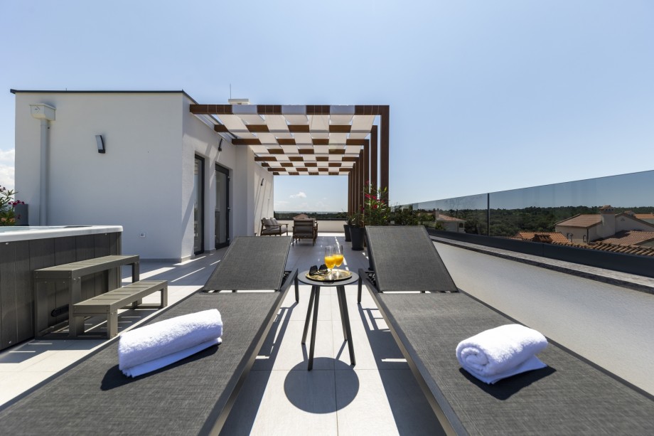 Crowonder Mila Prestige Villa with a Heated Swimming Pool, Sauna and Jacuzzi on the Rooftop