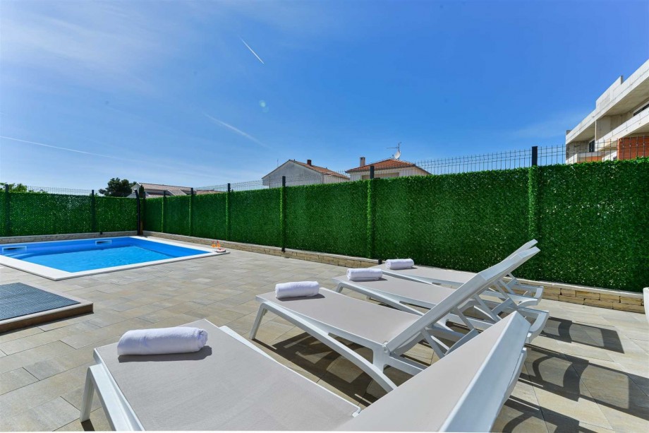 CROWONDER Villa Adriana - villa with Heated Swimming Pool, Jacuzzi and Sauna
